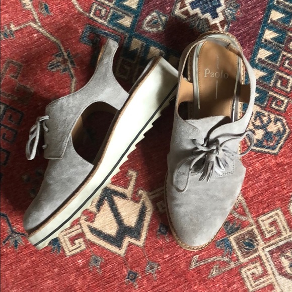 Grey sued shoes. - Picture 2 of 2